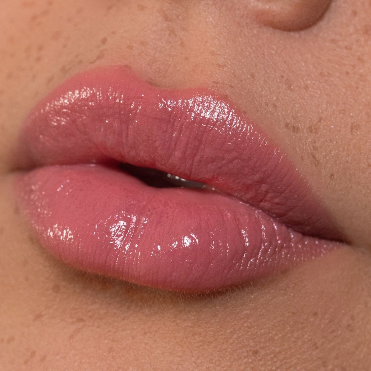 Ultra Rich Sheer Lipstick - Rossetto Luminoso Idratante
