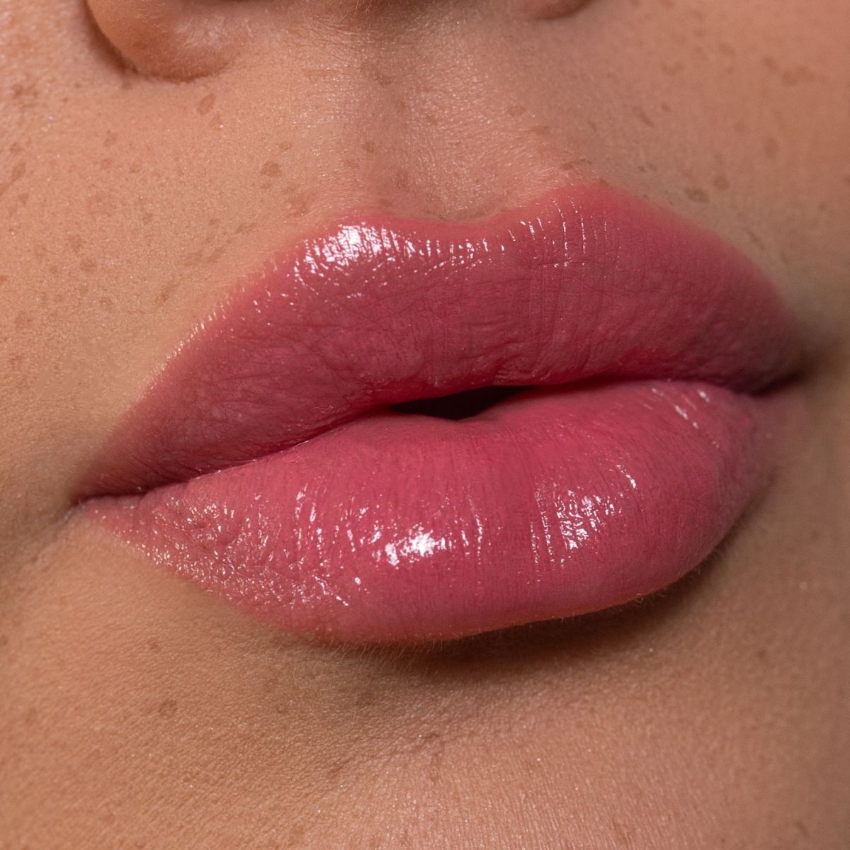 Ultra Rich Sheer Lipstick - Rossetto Luminoso Idratante