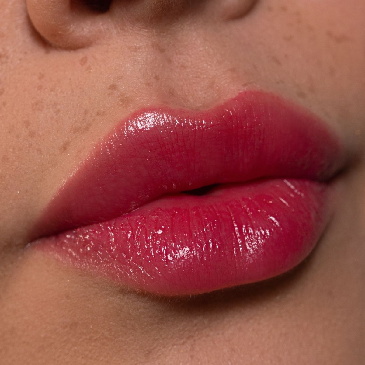 Ultra Rich Sheer Lipstick - Rossetto Luminoso Idratante