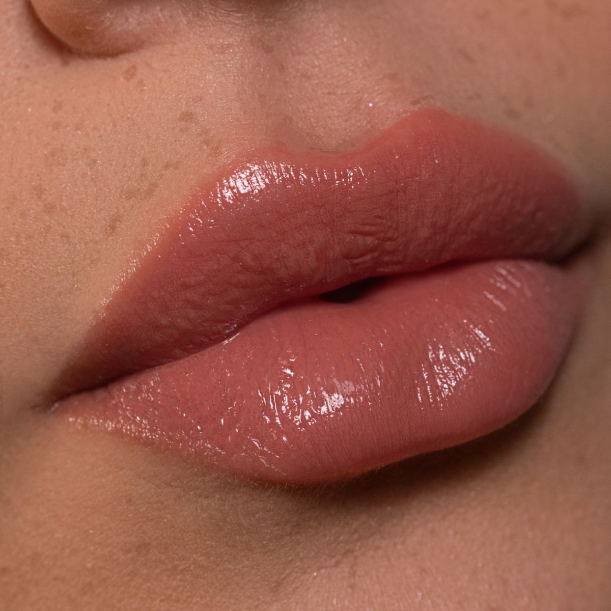 Ultra Rich Sheer Lipstick - Rossetto Luminoso Idratante