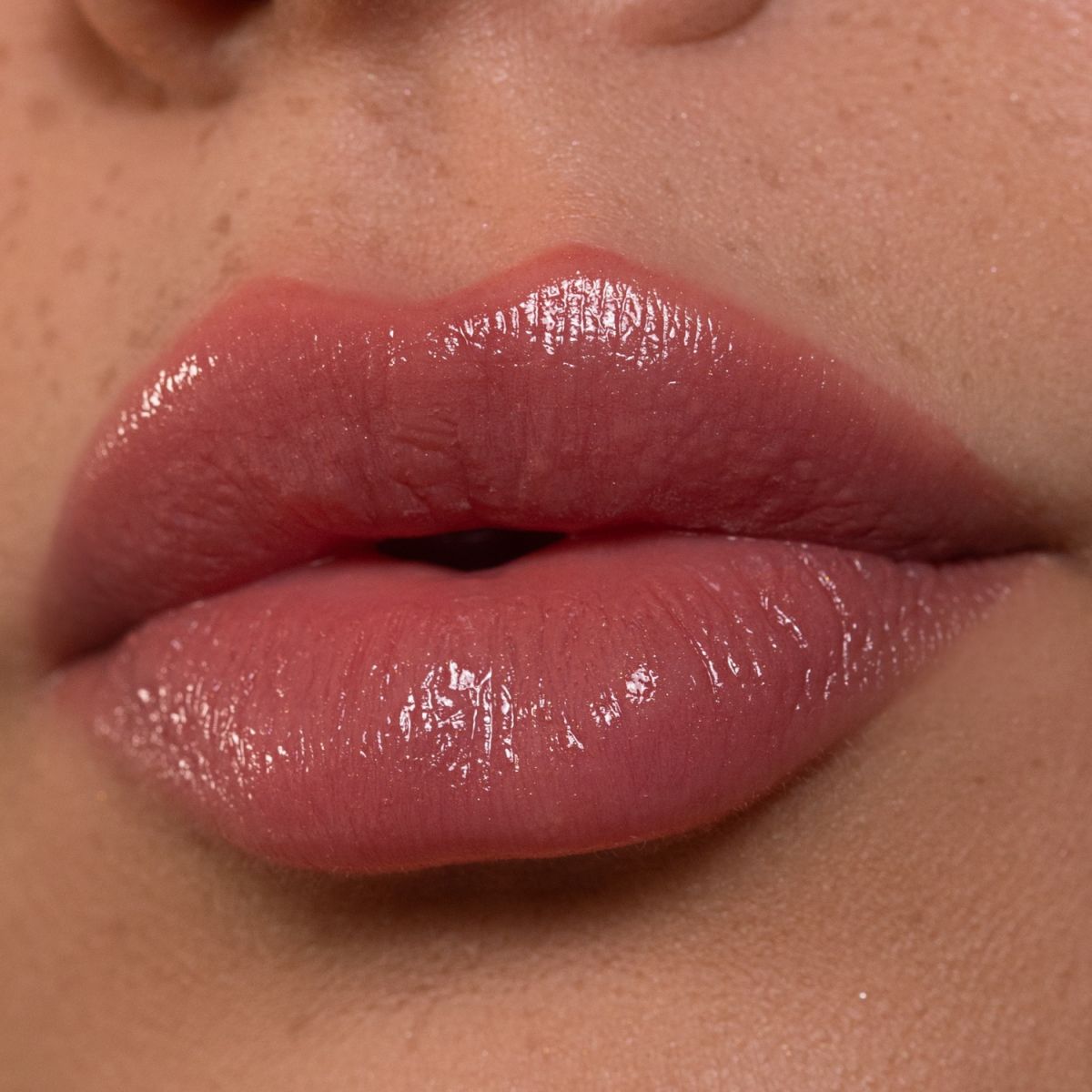 Ultra Rich Sheer Lipstick - Rossetto Luminoso Idratante