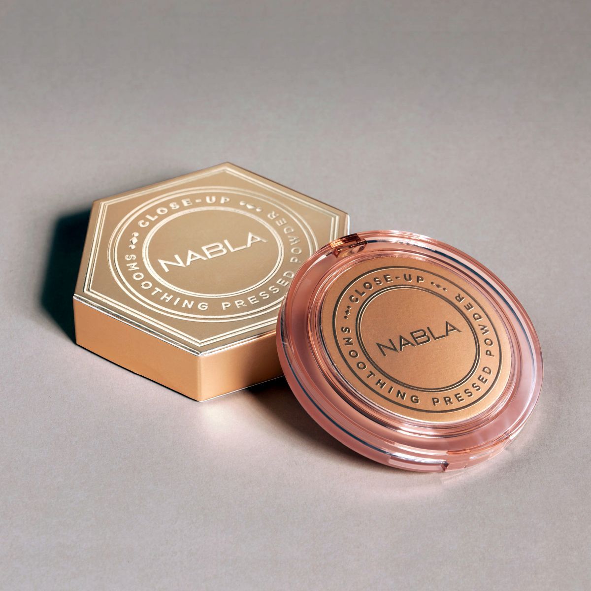 Nabla Makeup Close-up Smoothing Pressed Powder Light