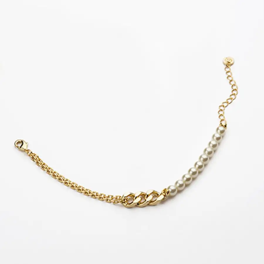 Bracciale A Due Fili In Catena In Brass Dorato Con Tre Anelli Groumette Centrali E Filo Di Perle Crema Da 6mm - Chiusura