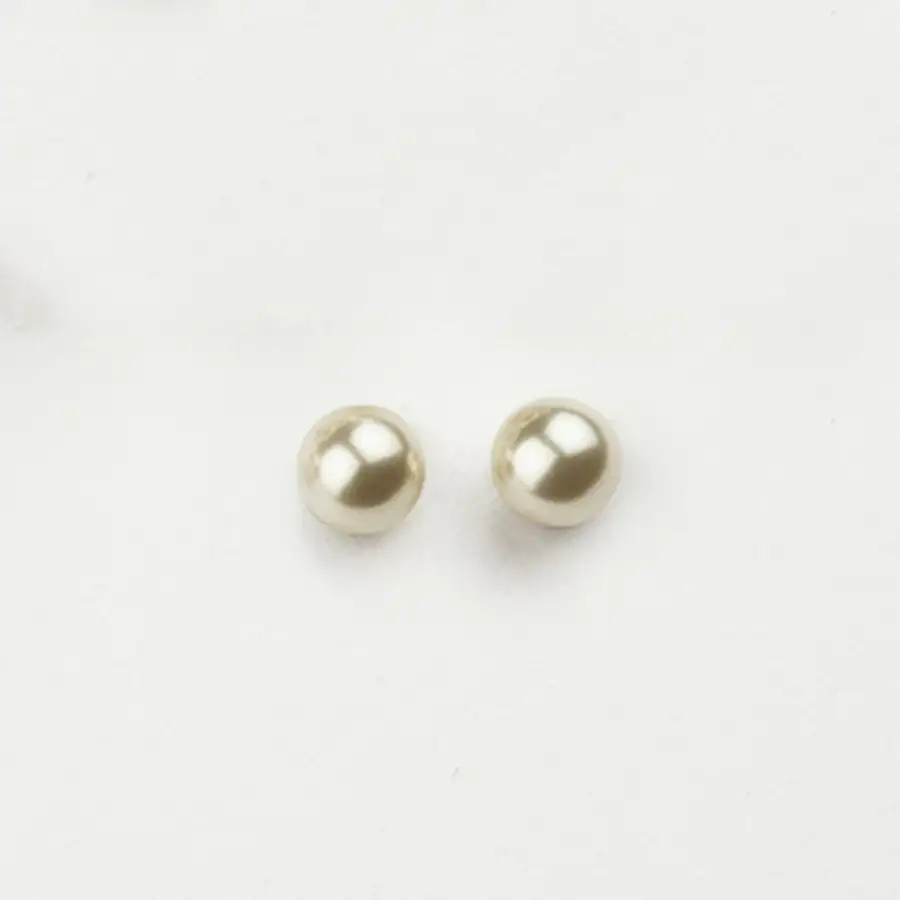 Orecchini In Perla Di Vetro Da 6 Mm Nel Colore Perla