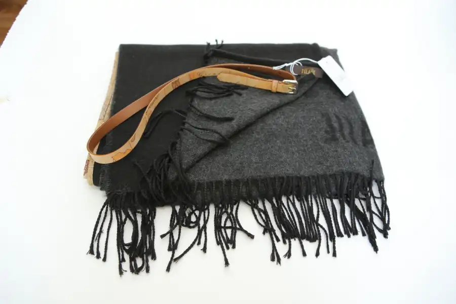 Alviero Poncho Geo Filetti Nero